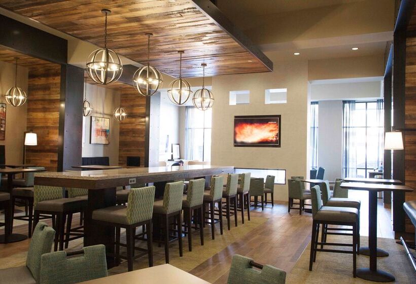 هتل Hampton Inn & Suites Downtown St. Paul