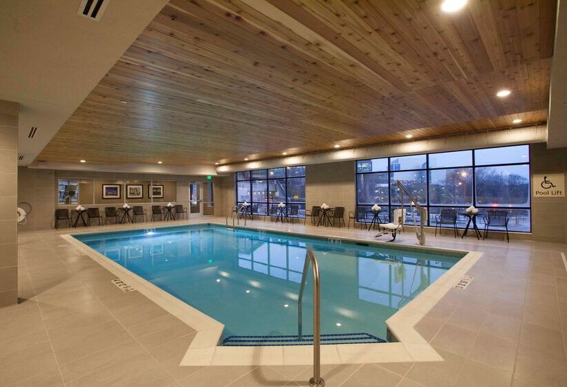 هتل Hampton Inn & Suites Downtown St. Paul