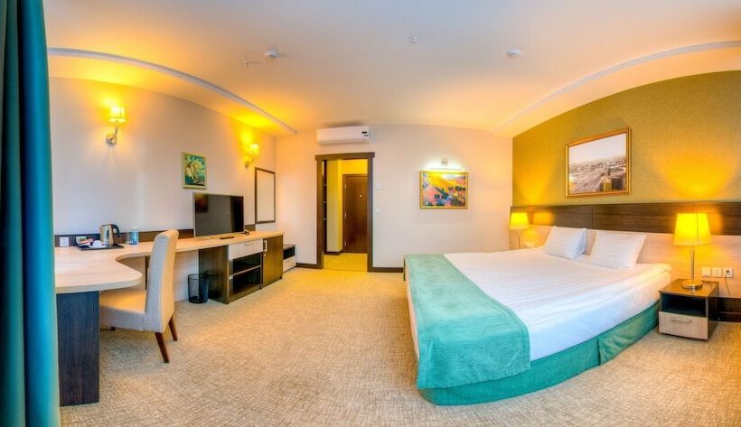 Reston Hotel & Spa