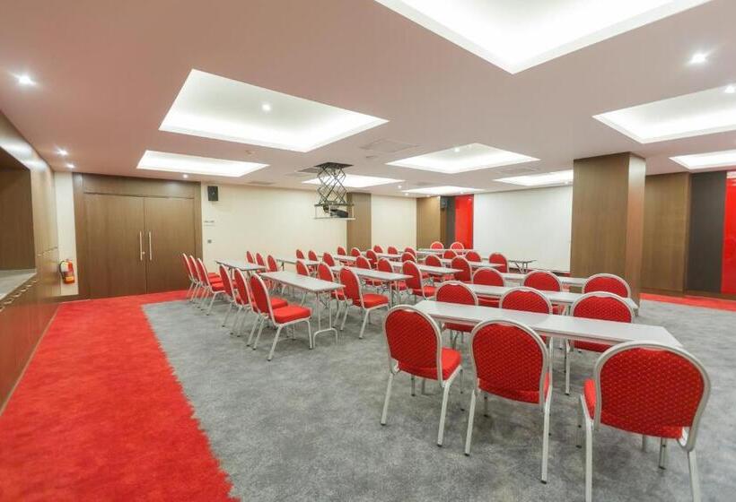 בית מלון כפרי Ramada Encore By Wyndham Eskisehir