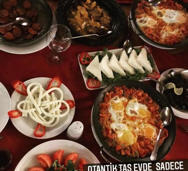هتل Otantik Tas Ev