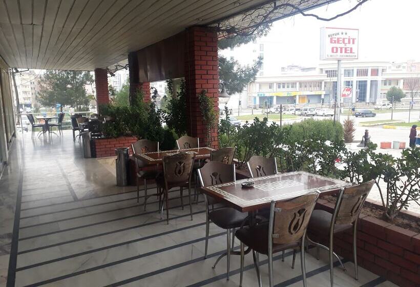 تختخواب و صبحانه Buyuk Gecit Otel