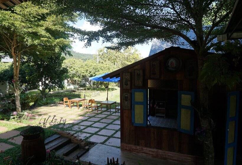 تختخواب و صبحانه Gumbie House