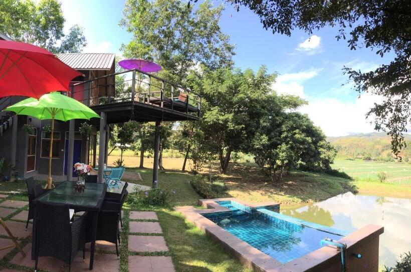 تختخواب و صبحانه Gumbie House