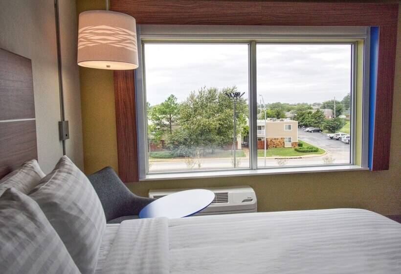 فندق Holiday Inn Express & Suites Moore, An Ihg