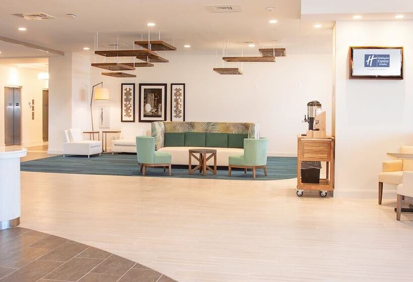 ホテル Holiday Inn Express & Suites Panama City Beach Beachfront, An Ihg