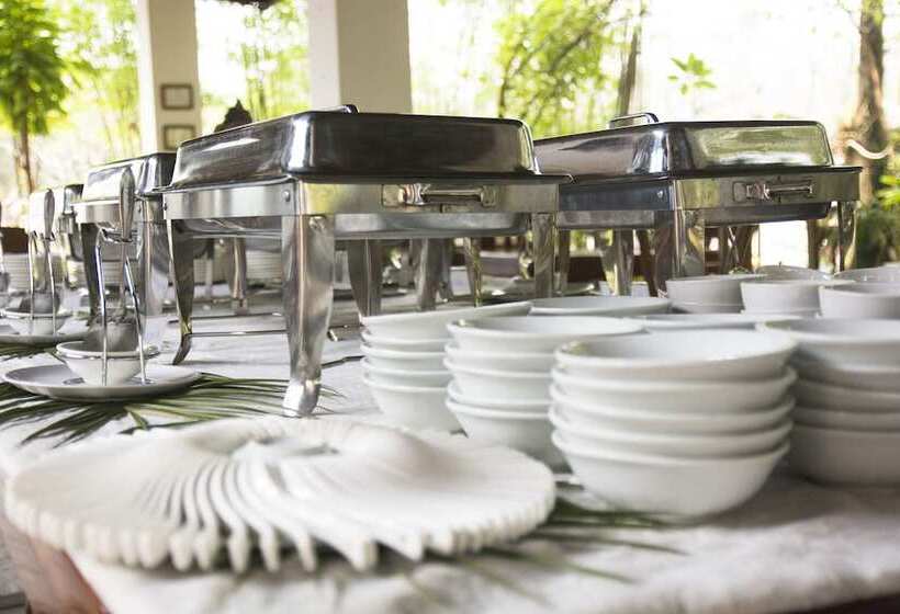 هتل Tak Andaman Resort &