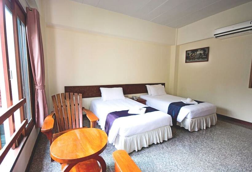 هتل Tak Andaman Resort &