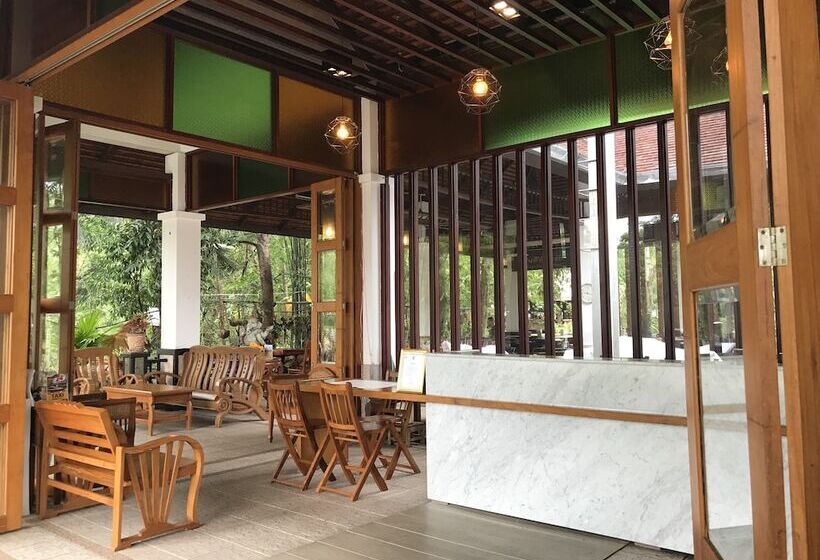هتل Tak Andaman Resort &