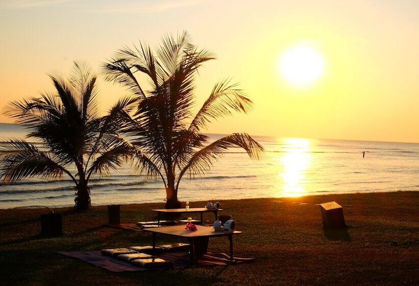 New Travel Beach Hotel & Resort