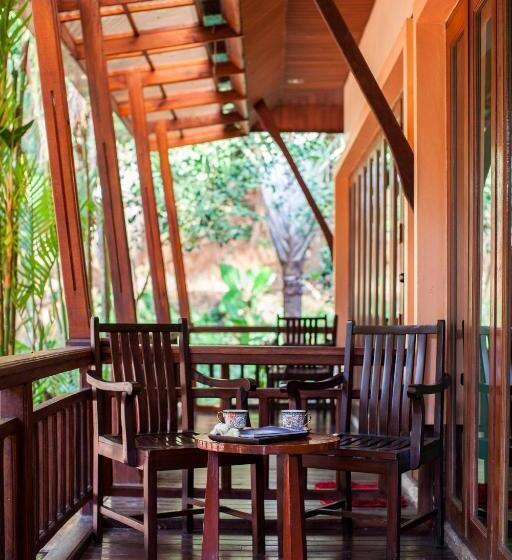 Palms Hill Resort