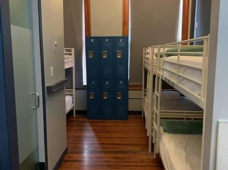 Q4 Hotel & Hostel