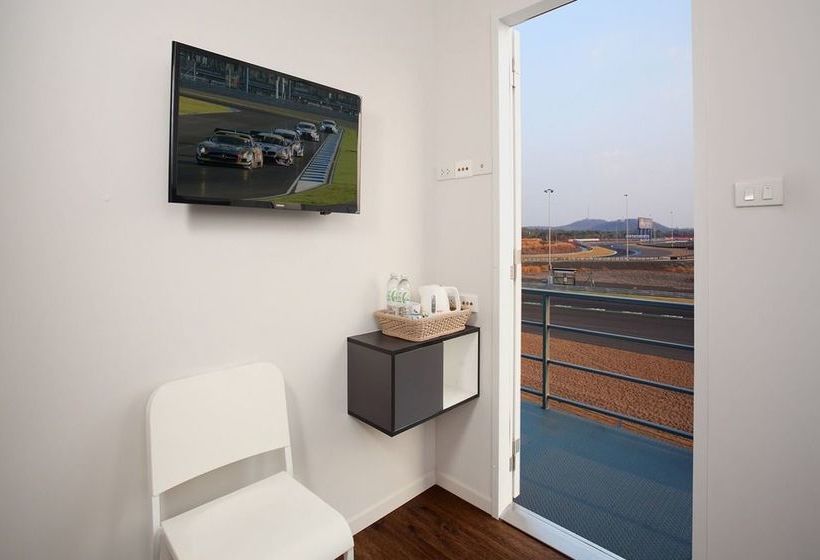 בית מלון כפרי Bric Box  Buriram