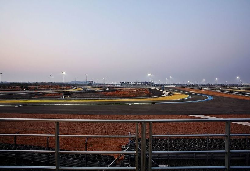 בית מלון כפרי Bric Box  Buriram