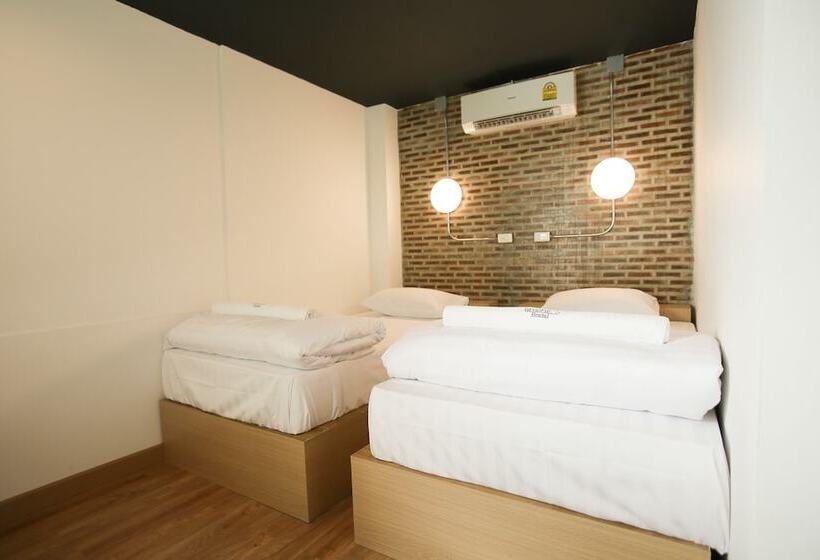 Give Me 5 Hostel