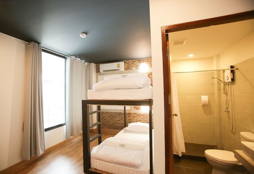 Give Me 5 Hostel