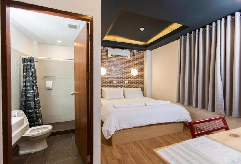Give Me 5 Hostel