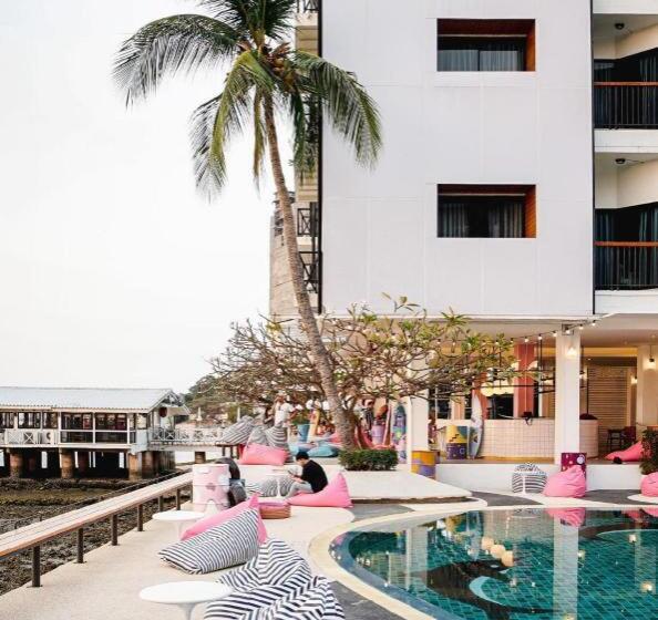 هتل The Loft Seaside Sriracha