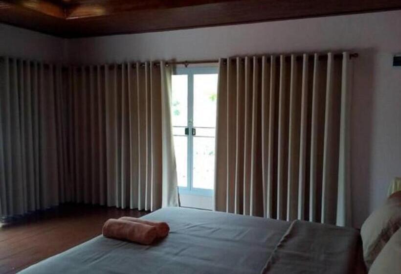 استراحتگاه Baan Chuthamanee