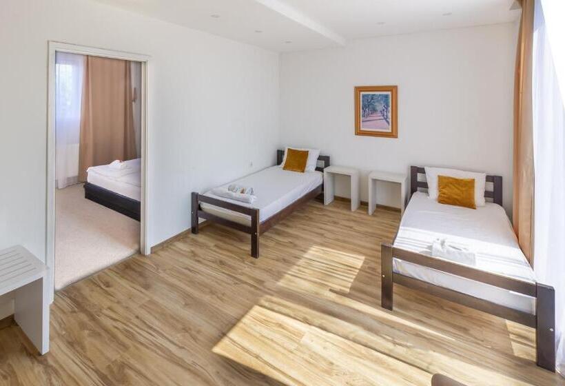 تختخواب و صبحانه Plaza La   Night And Spa