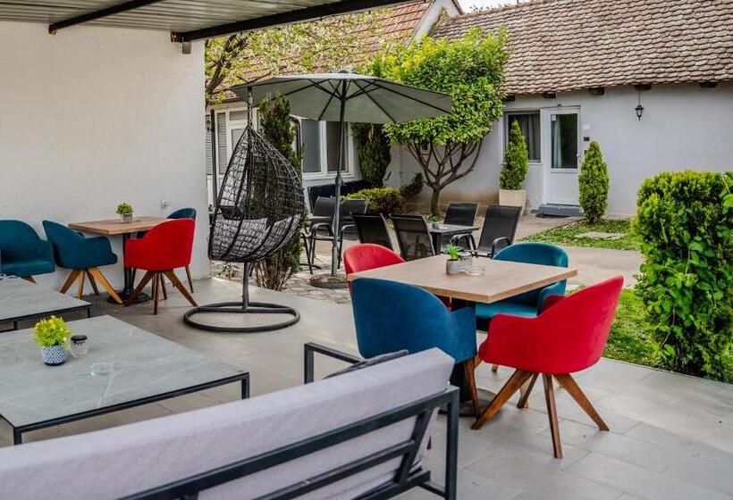 تختخواب و صبحانه Plaza La   Night And Spa