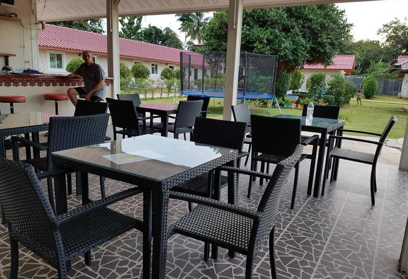 בית מלון כפרי Moon River Resort