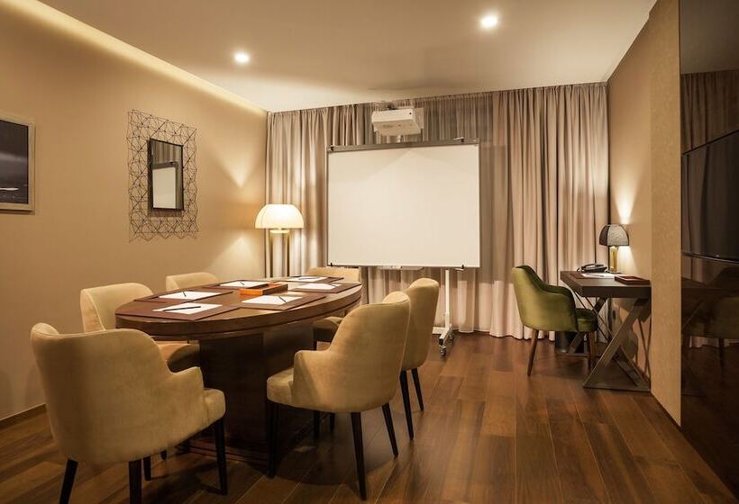 Saint Ten Boutique Hotel, Small Luxury Hotels