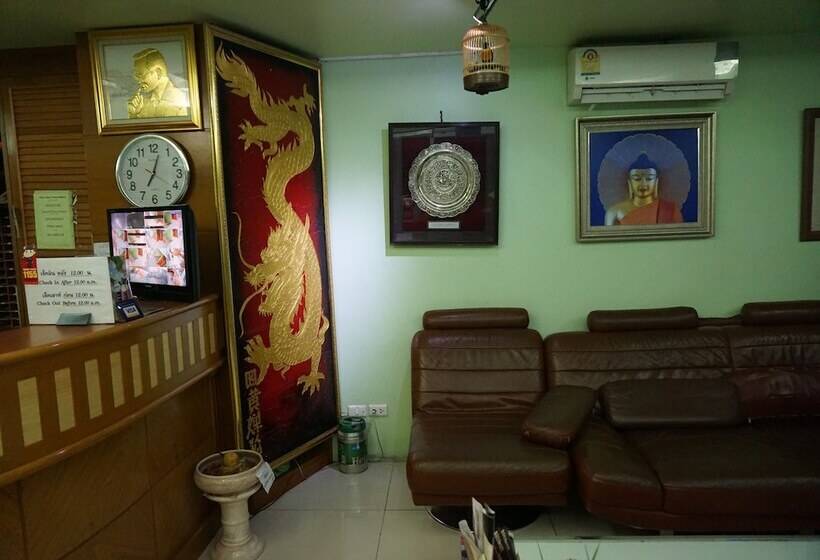 هتل The Boss Grand Tower