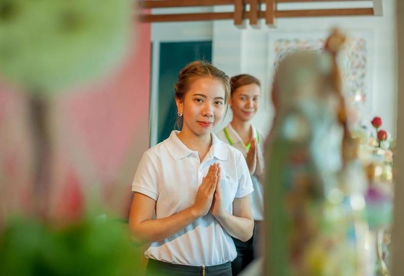 هتل The Jasmine Nai Harn Beach Resort And Spa