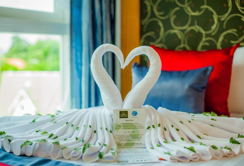 هتل The Jasmine Nai Harn Beach Resort And Spa