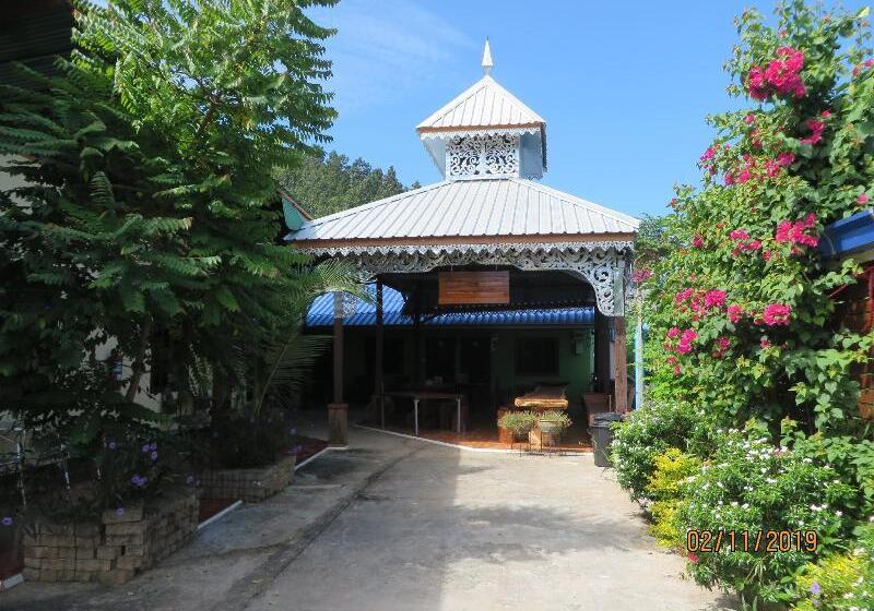 پانسیون Boondee House