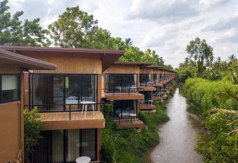 استراحتگاه The Grace Amphawa