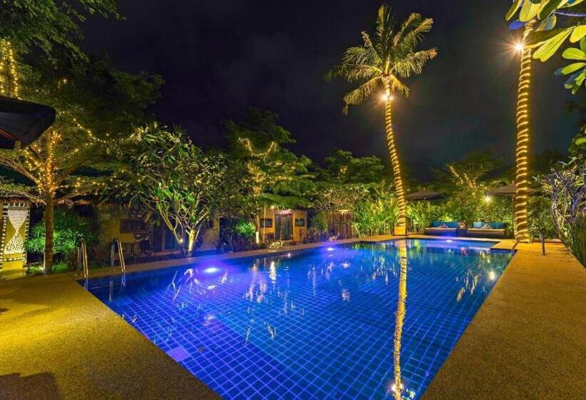 استراحتگاه The Privilege Hotel Ezra Beach Villas
