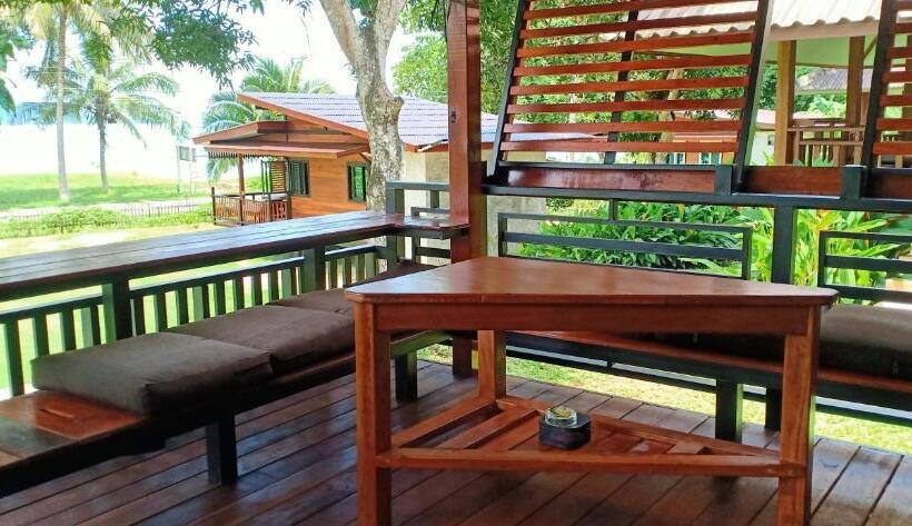 Suntisook Resort