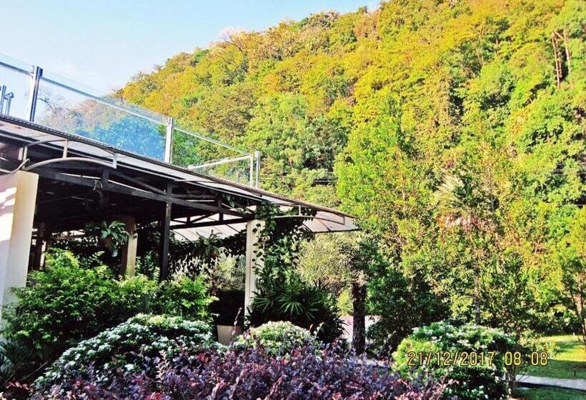 V Valley Resort