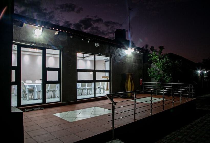בית מלון כפרי Ossanzaia Bilene Lodge