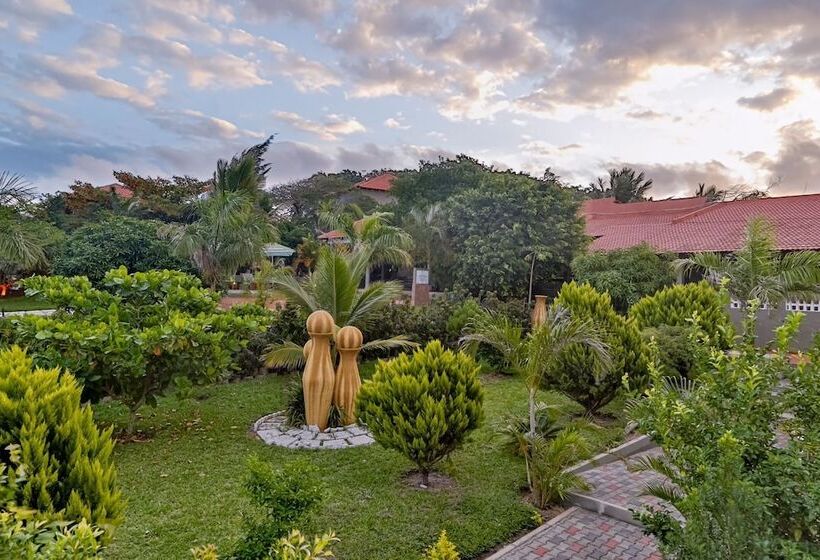 בית מלון כפרי Ossanzaia Bilene Lodge