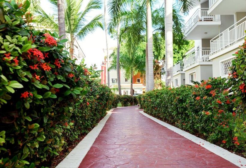 هتل Aventura Studios   Pool And Beach Club