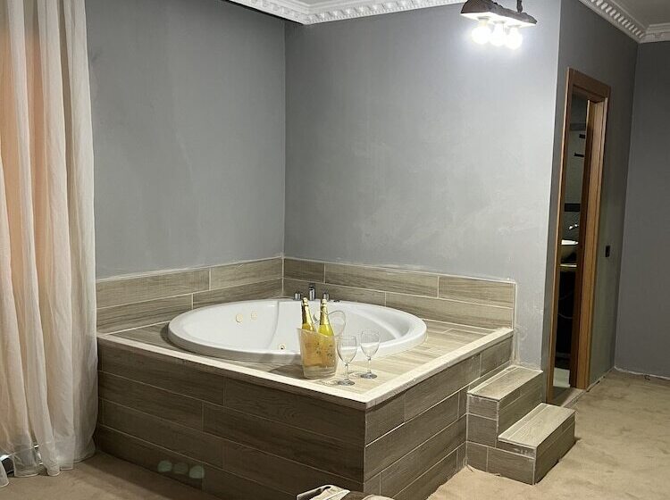 هتل Si̇lva Deluxe