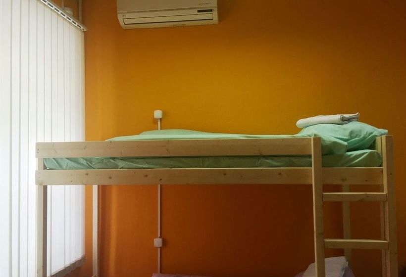 هاستل Den I Noch