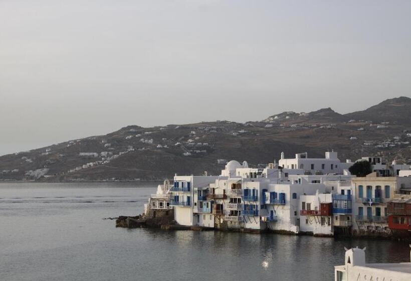 هتل Bluetopia Suites