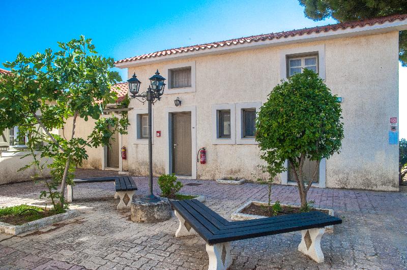 هتل Mouikis Sun Village