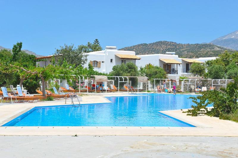 فندق Tropica Club