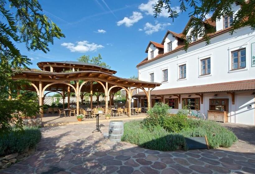 فندق Babiččina Zahrada Penzion & Restaurant