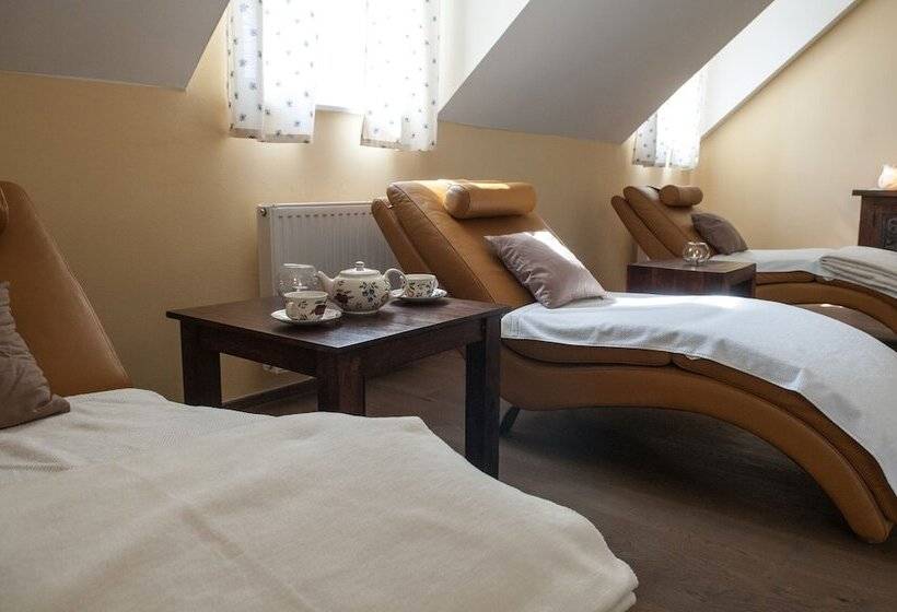 فندق Babiččina Zahrada Penzion & Restaurant