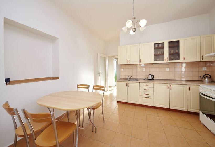 هتل Hostel Foster