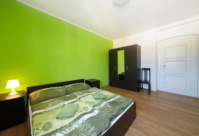 هتل Hostel Foster