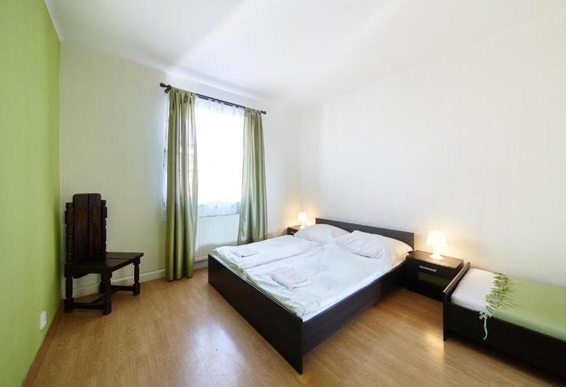 هتل Hostel Foster