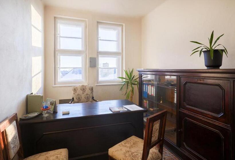 هتل Hostel Foster