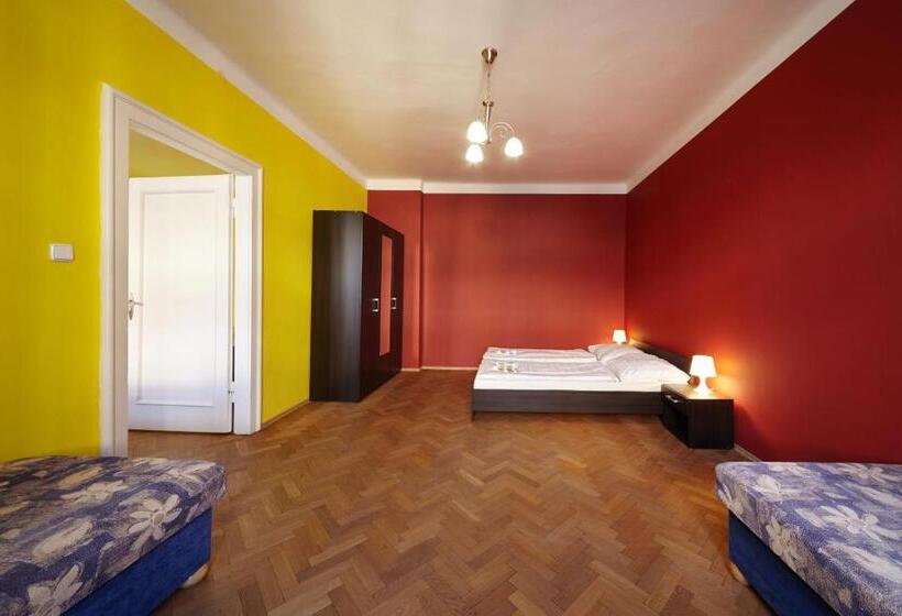 هتل Hostel Foster